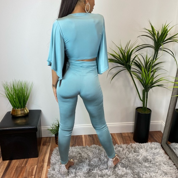 ‼️ Flare Sleeve Crop Top Scrunch Legging Pants Set - Picture 5 of 8